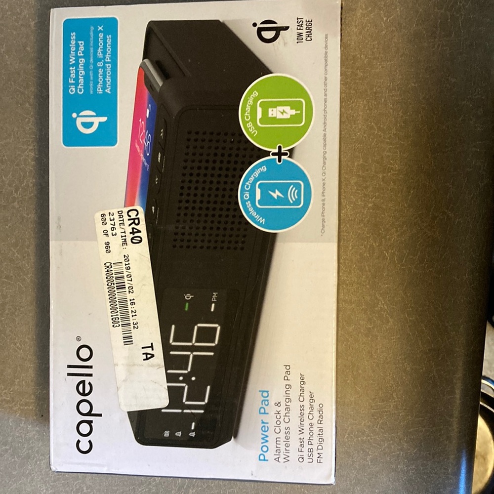 NWT Capello Power Pad Alarm Clock & Wireless Charging Pad FM Radio